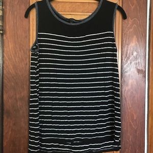 🌿3/$10 button back tank